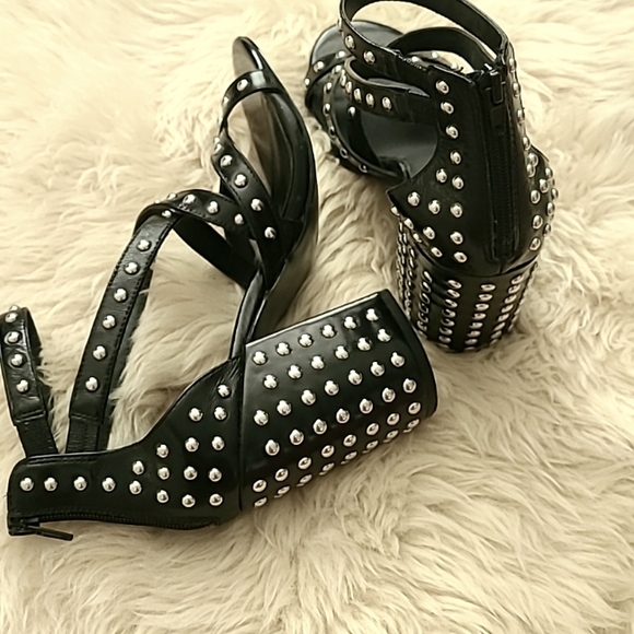 Steve Madden Fara S Black Studded Heels - Picture 5 of 16